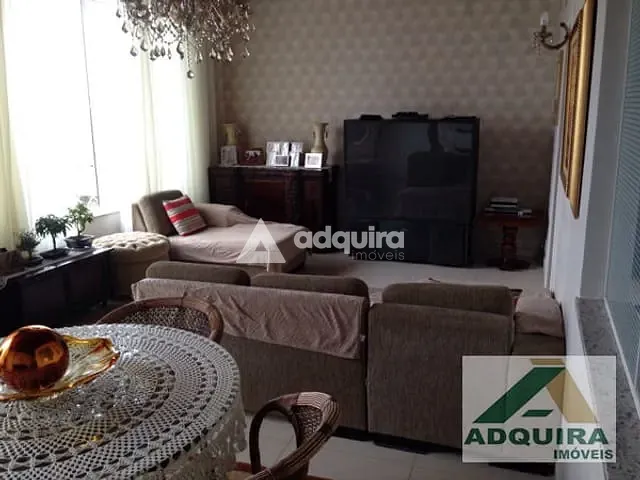 Casa à venda, no bairro Centro em Ponta Grossa
