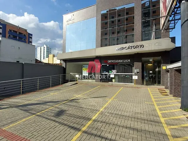 Sala com 103m², para alugar, no bairro Centro em Blumenau