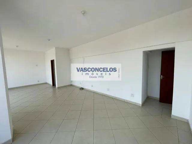 Comercial com 525m², para alugar, no bairro Jardim Satélite em São José Dos Campos