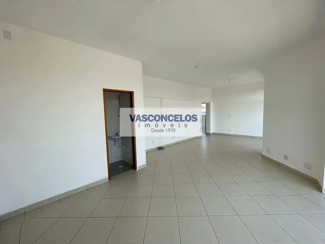 Comercial com 525m², para alugar, no bairro Jardim Satélite em São José Dos Campos