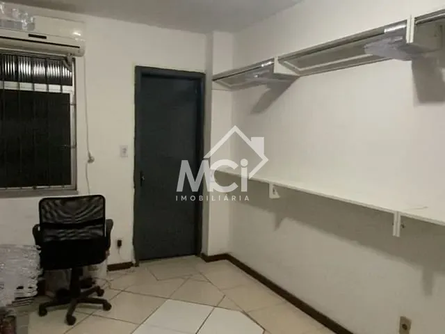 Sala com 42m², à venda, no bairro Centro em Pelotas