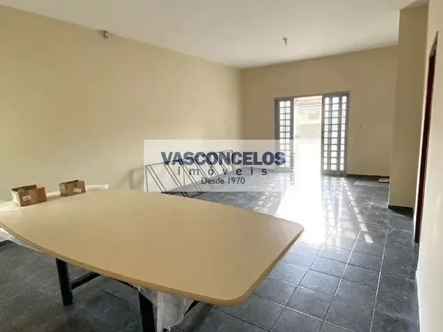 Comercial com 243m², à venda, no bairro Pedregulho em Guaratinguetá