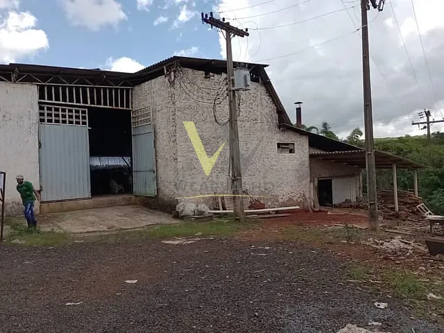 Comercial com 1600m², à venda, no bairro Setor Residencial Jandaia em Anápolis
