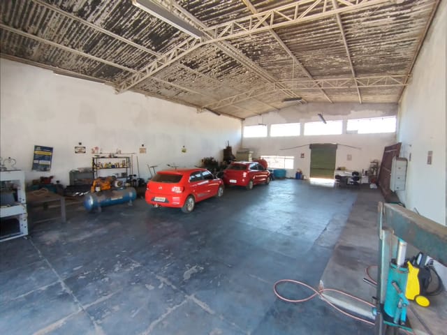 Galpão / Barracão com 220m², para alugar, no bairro Vila Morais em Goiânia