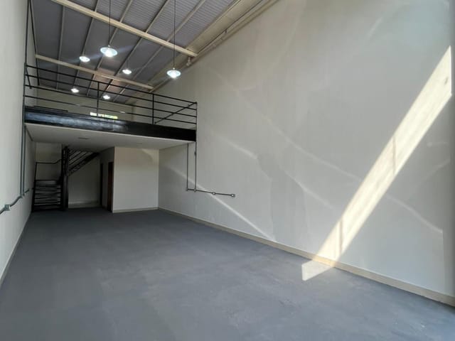 Sala com 90m², para alugar, no bairro Parque Oeste Industrial em Goiânia