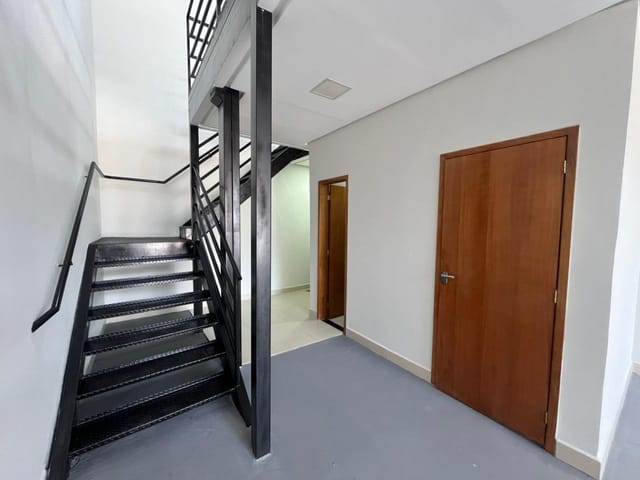 Sala com 90m², para alugar, no bairro Parque Oeste Industrial em Goiânia