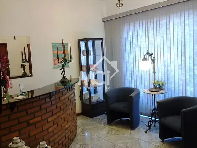 Comercial 5 quartos e 4 banheiros, à venda, no bairro Centro em Pelotas