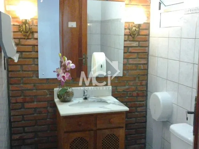 Comercial 5 quartos e 4 banheiros, à venda, no bairro Centro em Pelotas