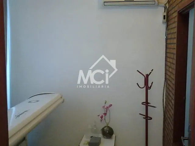 Comercial 5 quartos e 4 banheiros, à venda, no bairro Centro em Pelotas