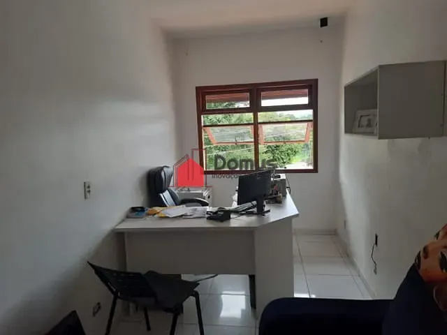 Prédio com 233m², à venda, no bairro Jardim Santa Luzia em Pindamonhangaba