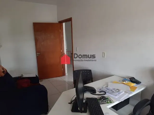 Prédio com 233m², à venda, no bairro Jardim Santa Luzia em Pindamonhangaba