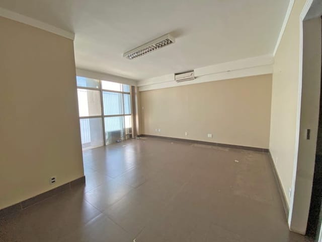 Loja com 90m², à venda, no bairro Zona Industrial em Guará