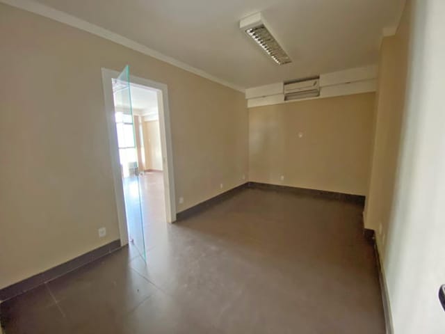 Loja com 90m², à venda, no bairro Zona Industrial em Guará