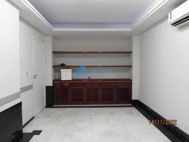 Sala à venda ou para alugar, no bairro Centro em Rio de Janeiro