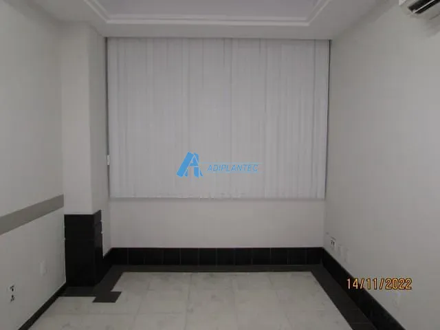 Sala à venda ou para alugar, no bairro Centro em Rio de Janeiro