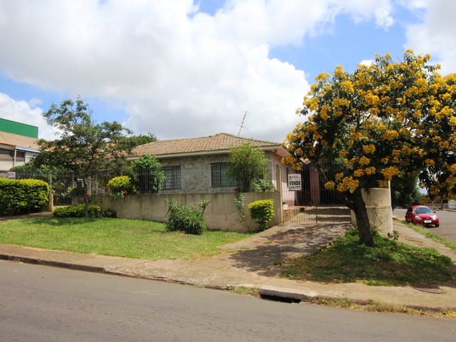 Comercial com 400m² 3 quartos e 2 banheiros, à venda, no bairro Oficinas em Ponta Grossa
