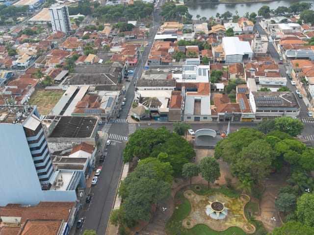 Foto do Comercial - Edifício monousuário para venda em Centro, 1,978m² | Lares e Andares Imóveis
