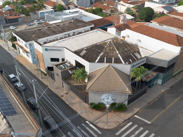 Foto do Comercial - Edifício monousuário para venda em Centro, 1,978m² | Lares e Andares Imóveis