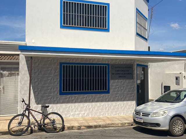 Casa com 197m², à venda, no bairro Centro em Arcos