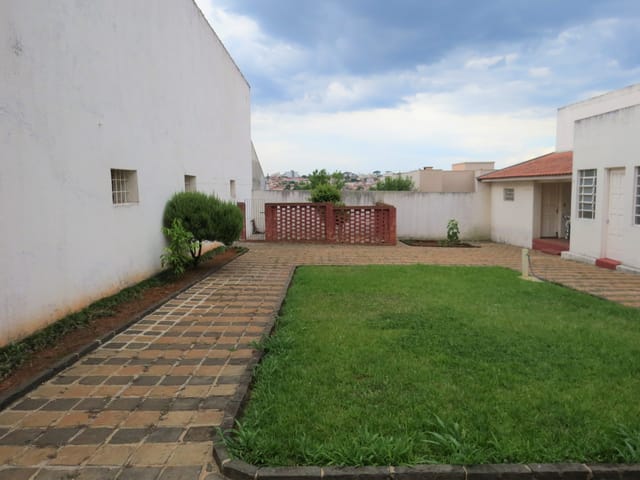Comercial com 495m² 3 quartos e 4 banheiros, à venda, no bairro Centro em Ponta Grossa