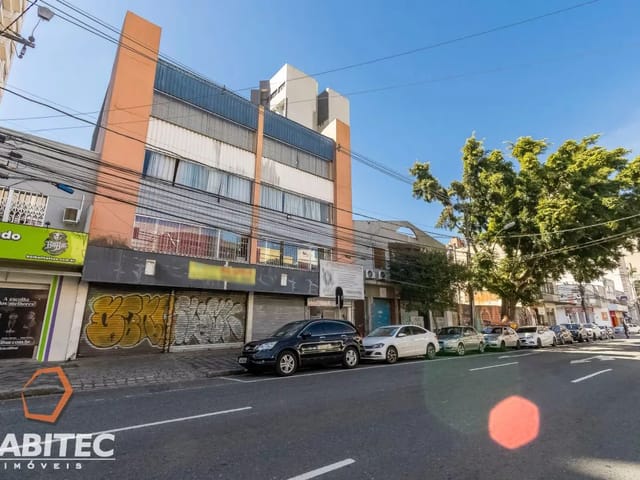Comercial com 443m², à venda, no bairro Centro em Curitiba