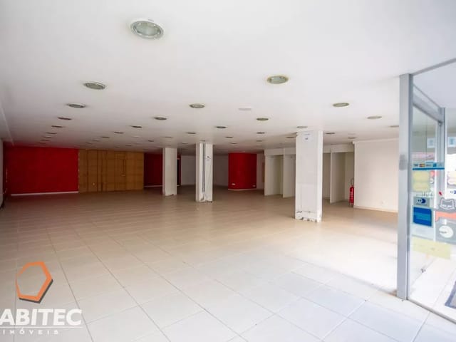 Comercial com 443m², à venda, no bairro Centro em Curitiba