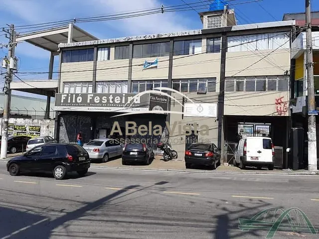 Prédio à venda, no bairro Vila Silva Ribeiro em Carapicuíba