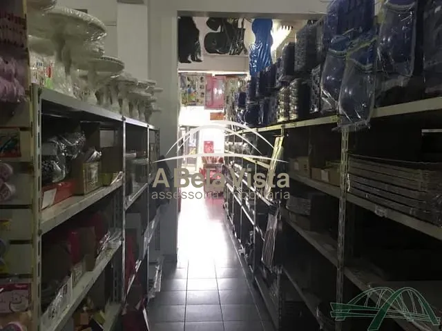 Prédio à venda, no bairro Vila Silva Ribeiro em Carapicuíba