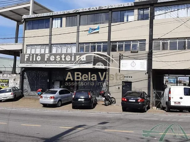 Prédio à venda, no bairro Vila Silva Ribeiro em Carapicuíba