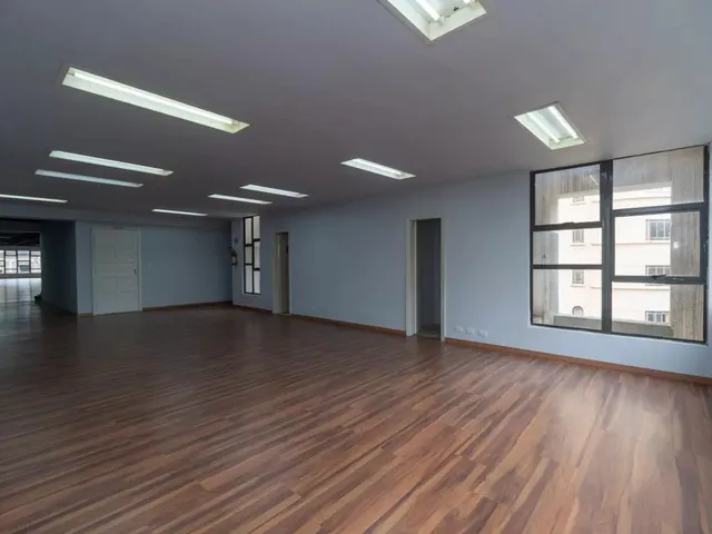 Comercial com 395m², à venda, no bairro Centro em Curitiba