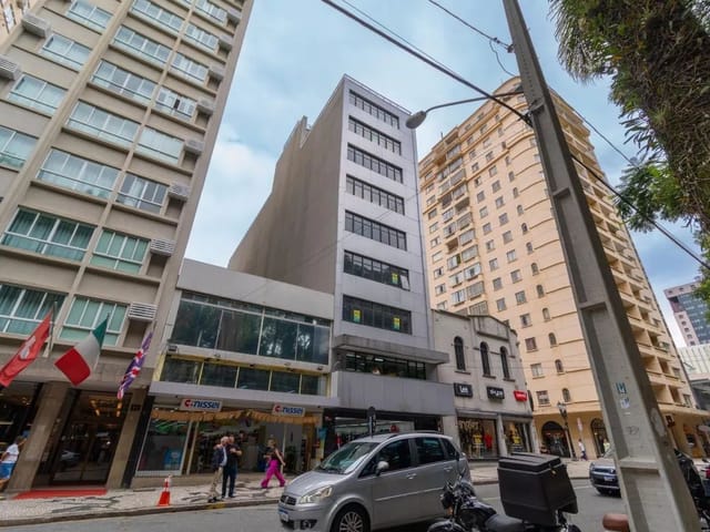 Comercial com 395m², à venda, no bairro Centro em Curitiba