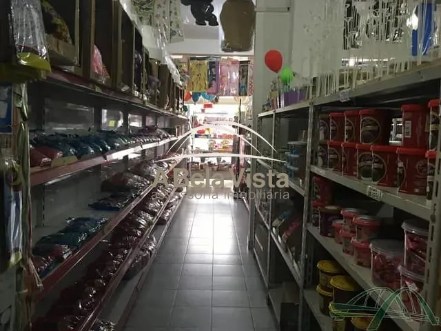 Prédio à venda, no bairro Vila Silva Ribeiro em Carapicuíba