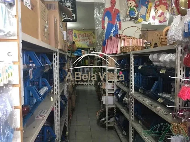Prédio à venda, no bairro Vila Silva Ribeiro em Carapicuíba