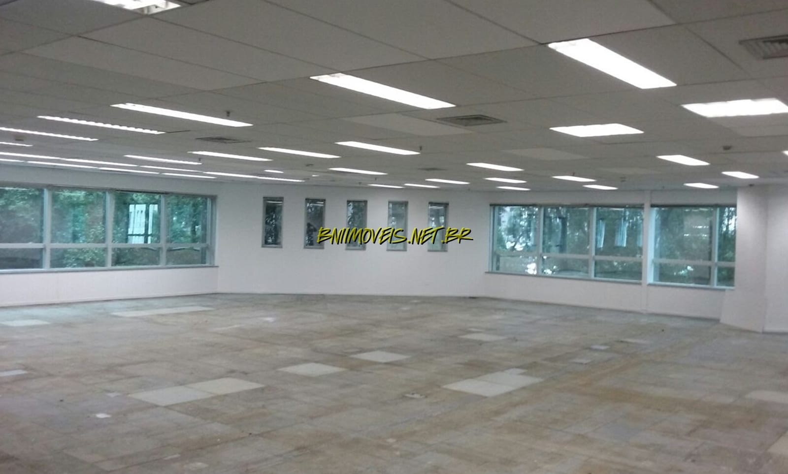 Depósito-Galpão-Armazém para alugar, 245m² - Foto 1