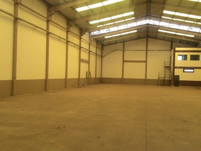 Galpão / Barracão com 1800m², para alugar, no bairro Residencial e Comercial Cidade Jardim em Pindamonhangaba