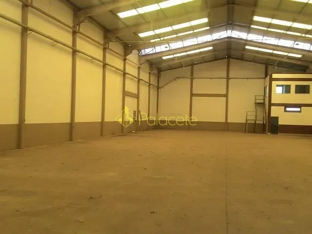 Galpão / Barracão com 1800m², para alugar, no bairro Residencial e Comercial Cidade Jardim em Pindamonhangaba