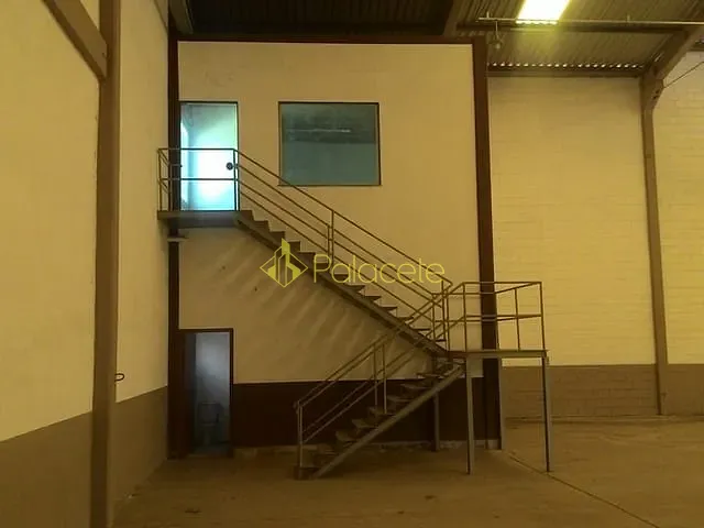 Galpão / Barracão com 1800m², para alugar, no bairro Residencial e Comercial Cidade Jardim em Pindamonhangaba