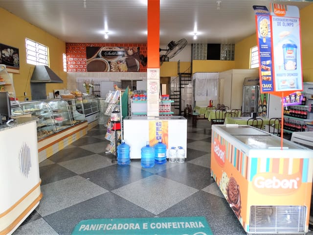 Comercial com 325m² 3 quartos e 4 banheiros, à venda, no bairro Neves em Ponta Grossa