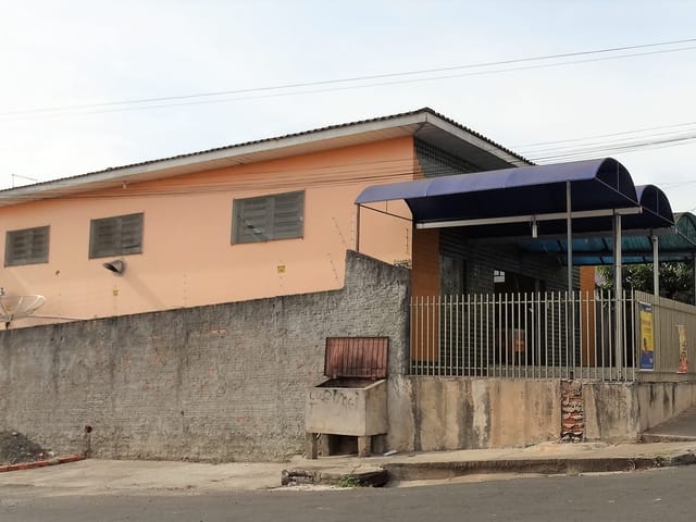 Comercial com 325m² 3 quartos e 4 banheiros, à venda, no bairro Neves em Ponta Grossa