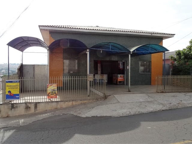 Comercial com 325m² 3 quartos e 4 banheiros, à venda, no bairro Neves em Ponta Grossa