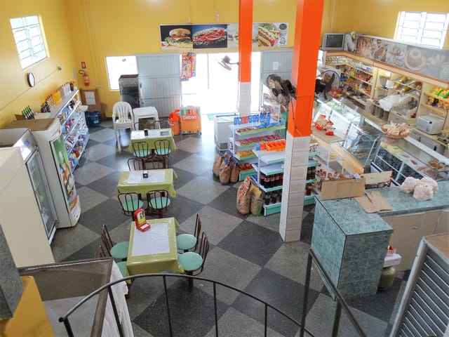 Comercial com 325m² 3 quartos e 4 banheiros, à venda, no bairro Neves em Ponta Grossa