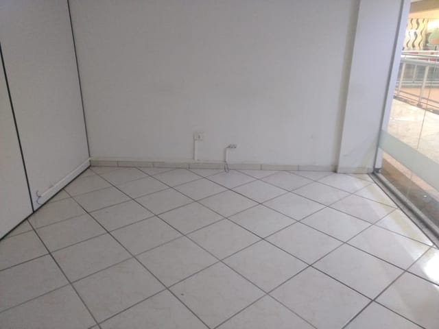 Sala com 80m², à venda ou para alugar, no bairro Centro em Londrina