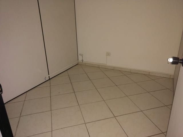 Sala com 80m², à venda ou para alugar, no bairro Centro em Londrina