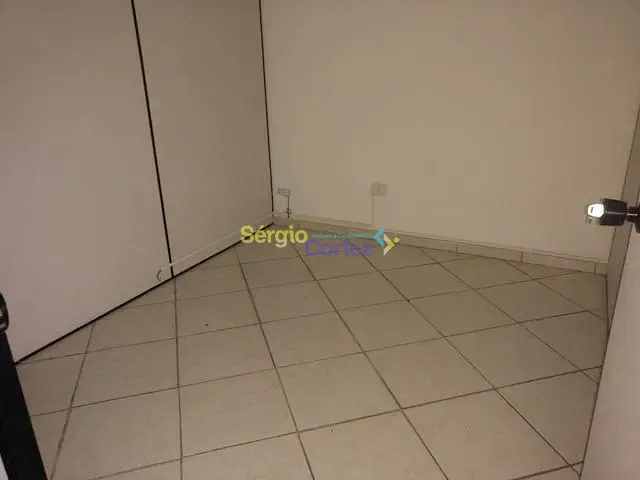Sala com 80m², à venda ou para alugar, no bairro Centro em Londrina