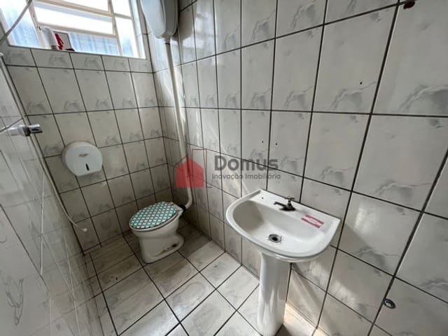 Sala com 130m², para alugar, no bairro Centro em Taubaté