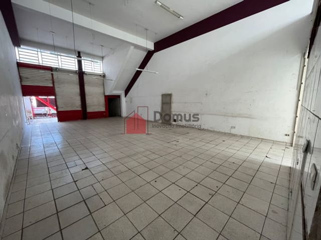 Sala com 130m², para alugar, no bairro Centro em Taubaté