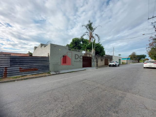 Galpão / Barracão com 300m², para alugar, no bairro Jardim Regina em Pindamonhangaba