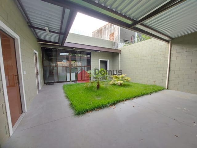 Galpão / Barracão com 300m², para alugar, no bairro Jardim Regina em Pindamonhangaba