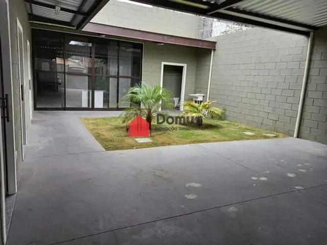 Galpão / Barracão com 300m², para alugar, no bairro Jardim Regina em Pindamonhangaba
