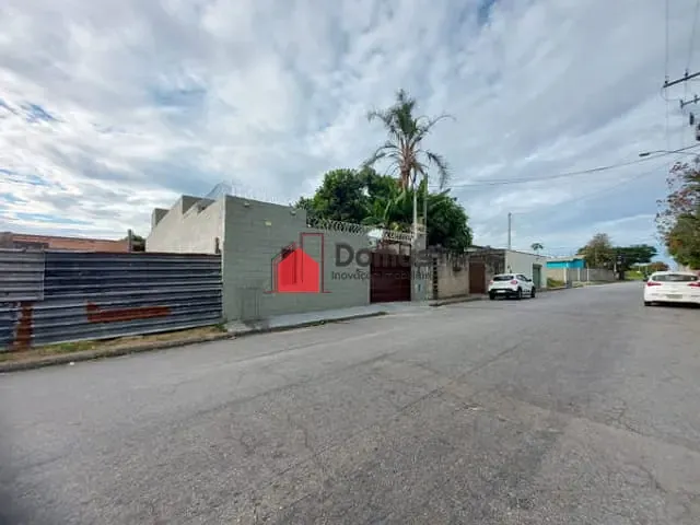 Galpão / Barracão com 300m², para alugar, no bairro Jardim Regina em Pindamonhangaba